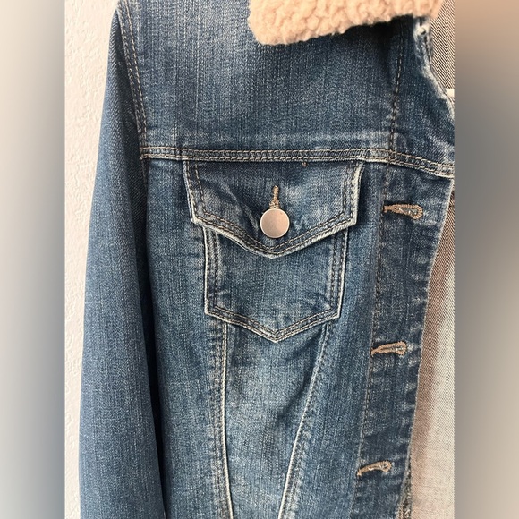 Maison Jules Blue Denim Jacket with Removable Cream Sherpa Collar Size Small - Picture 2 of 11